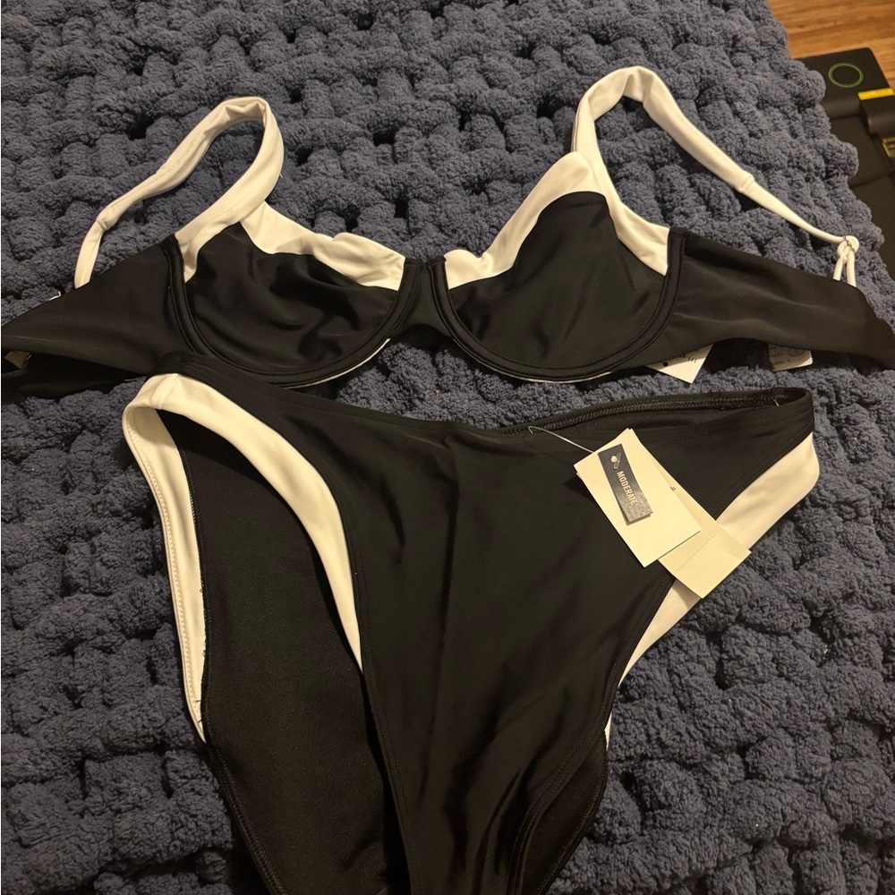 Black and White Women's Bikini Set